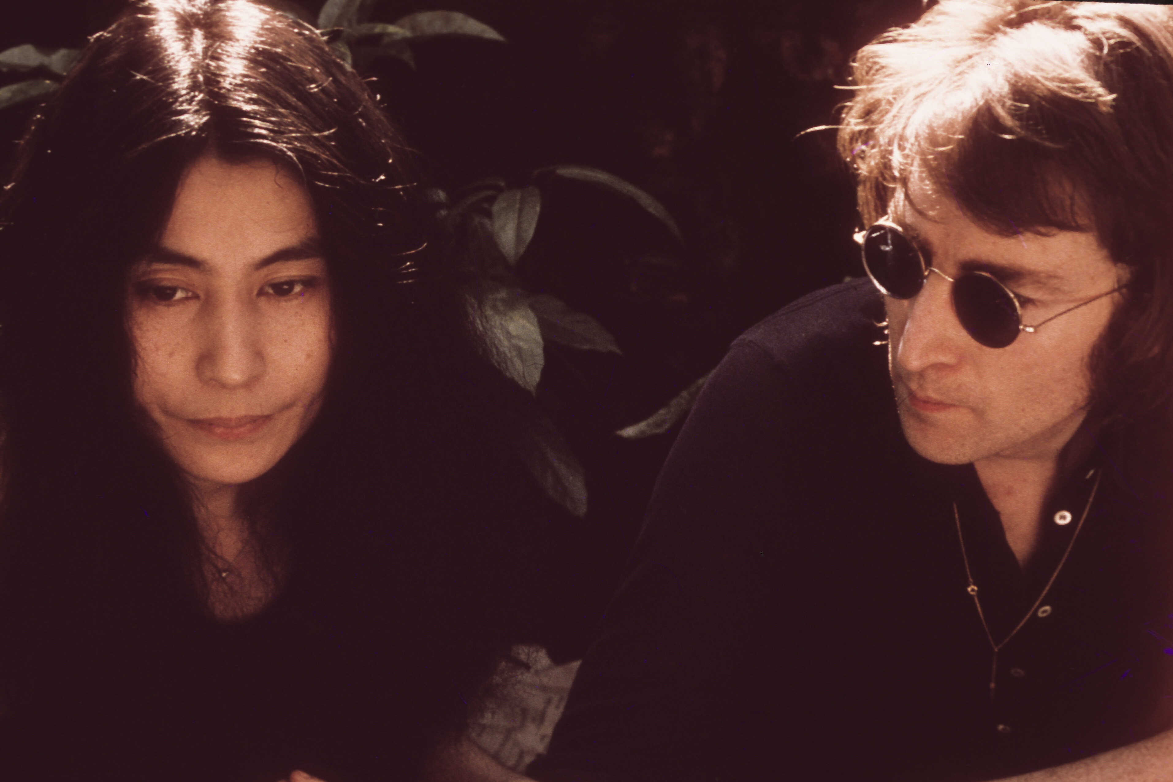 Брюнетка көзілдірікпен порно фото