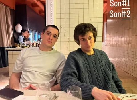 Сыновья Анны Михалковой в ресторане