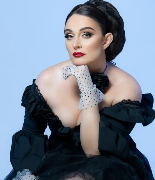 Елена Ваенга приняла решение перенести концерт после трагедии