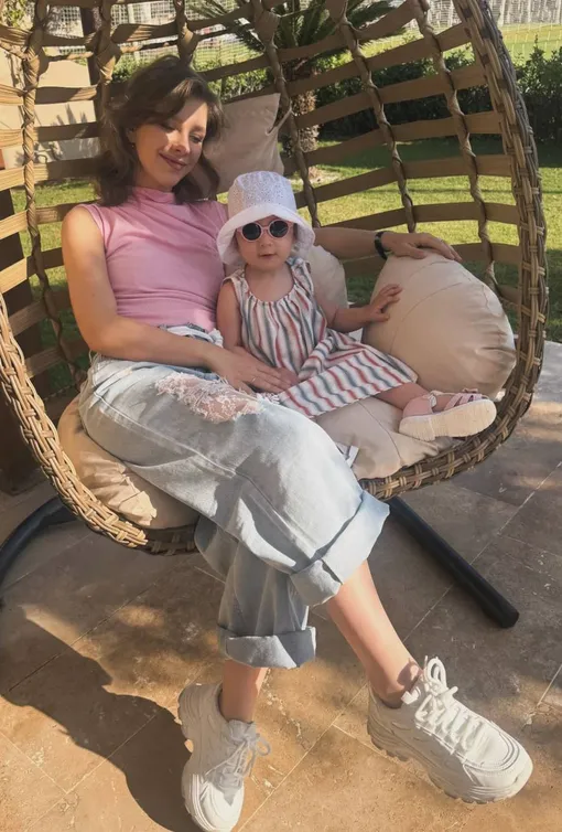 Елизавета Арзамасова с дочерью Лией