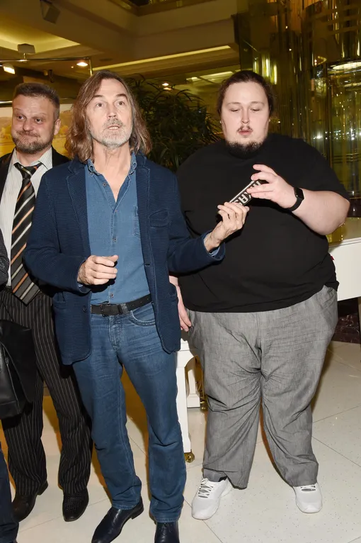 Никас Сафронов с сыном Лукой