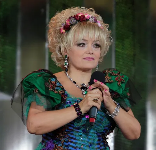 Для выступлений Надежда Кадышева всегда выбирала яркие образы Надежда Кадышева биография