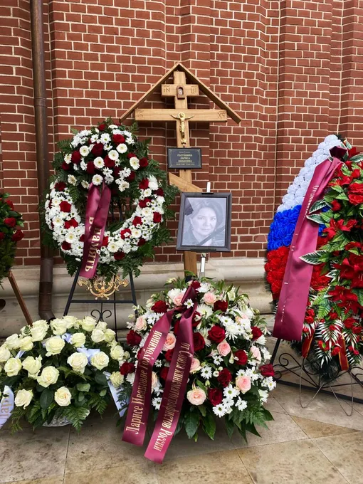 У входа в Храм Святителя Николая Чудотворца на Трех Горах