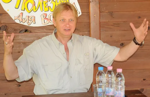 Максим Глотов работал в театре «Бенефис» и снимался в кино