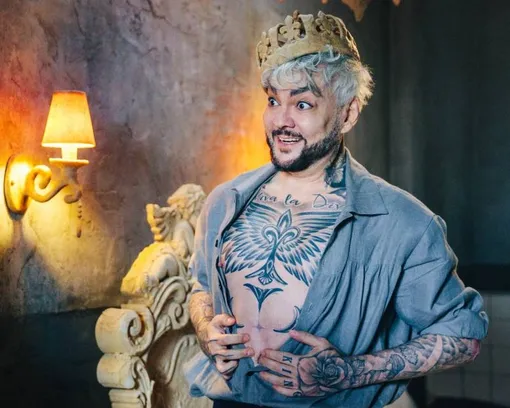 Голову Филиппа Киркорова украсила корона из хлебного мякиша