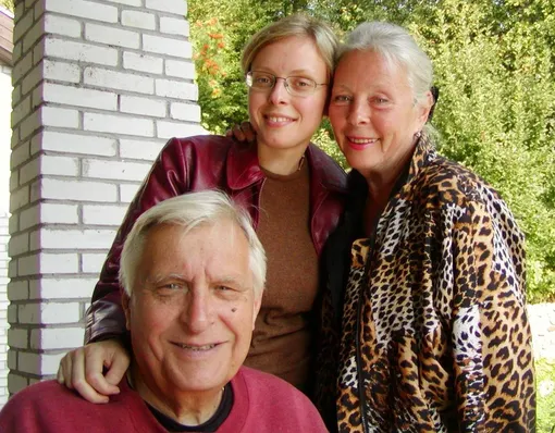 Олег Басилашвили с женой и дочерью Олег Басилашвили с женой и дочерью