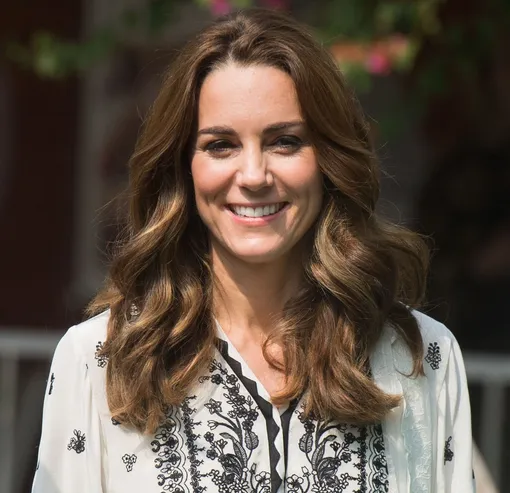 Кейт Миддлтон осветлила пряди в модной технике окрашивания