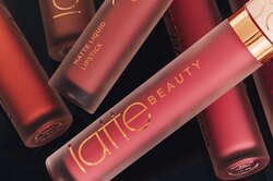 Выбор визажистов: почему стоит попробовать пудровые помады Latte Beauty