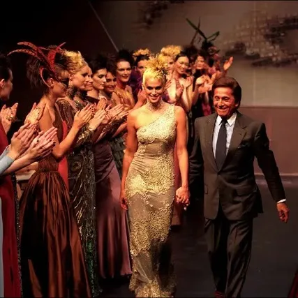 Синди Кроуфорд и Валентино Гаравани на показе