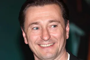 «Взыскать компенсацию в размере 200 тысяч рублей»: маски с лицом Сергея Безрукова запретили продавать