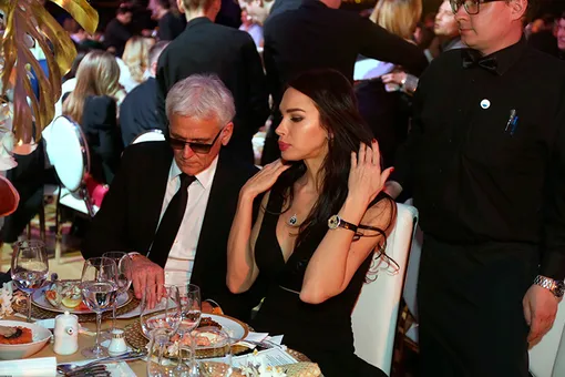 Новая возлюбленная музыканта моложе мужчины на 36 лет.