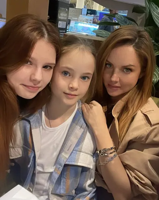 Марина Максимова с дочерьми Марией и Александрой Марина Максимова с дочерьми Марией и Александрой
