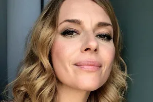 Звезда без бюстгальтера: Толкалина на пляже обнималась с Агутиным и Мерзликиным Звезда без бюстгальтера: Толкалина на пляже обнималась с Агутиным и Мерзликиным