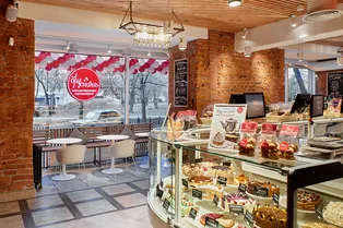 Геометрический фаст-кэжуал на Украинском бульваре Геометрический фаст-кэжуал на Украинском бульваре