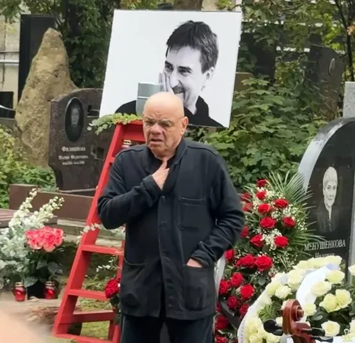 Константин Райкин на прощании с Юрием Бутусовым