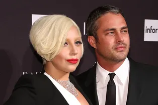 Тейлор Кинни отвел Леди Гагу в церковь