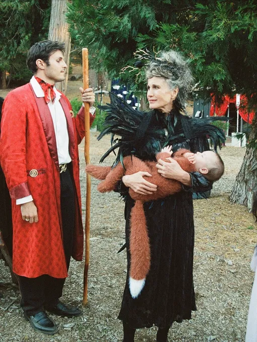 Энди Макдауэлл с внучкой Блюбелл