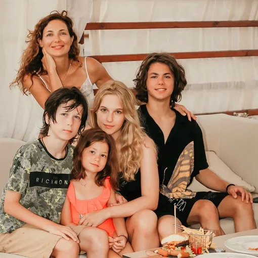 Екатерина Климова с детьми от разных браков