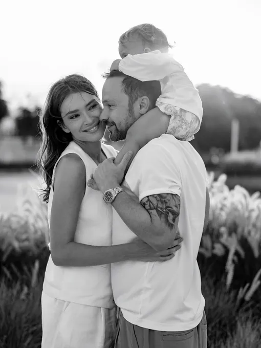 Супруги воспитывают дочь Айю