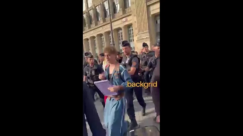 Нажми и смотри