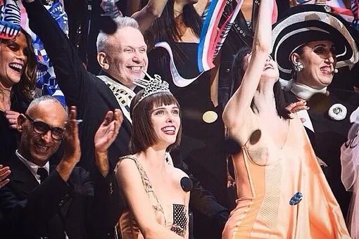 Звездный Instagram*: из Парижа с любовью Звездный Instagram*: из Парижа с любовью