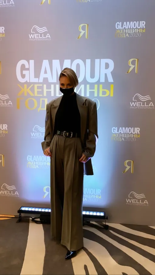 Ляйсан Утяшева выбрала закрытый модный наряд