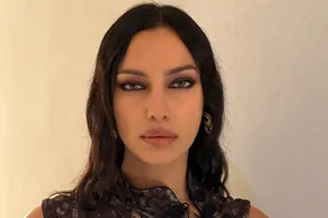Ирина Шейк показала фигуру в крошечном бикини на испанском курорте