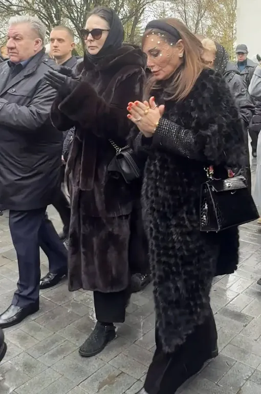 Ольга Погодина на похоронах Алексея Пиманова