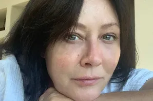 «Ждет моей смерти»: онкобольная Шеннен Доэрти рассказала, почему муж не хочет разводиться с ней