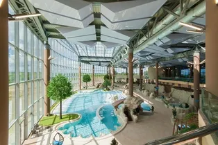 «Она была грузная»: в аквапарке Тюмени женщина скатилась с горки и умерла