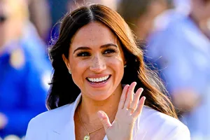 Меган Маркл вернулась к актерской профессии: ее заметили на съемочной площадке фильма с Лили Коллинз Меган Маркл вернулась к актерской профессии: ее заметили на съемочной площадке фильма с Лили Коллинз