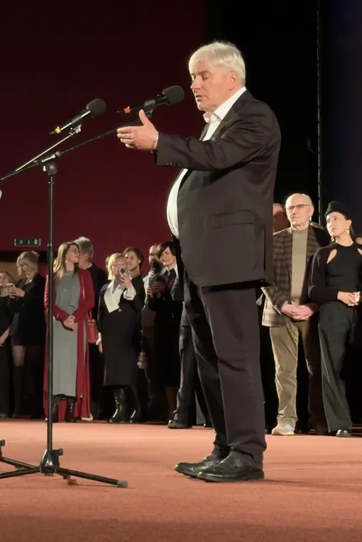 Евгений Водолазкин тоже принимал участие в съемочном процессе Евгений Водолазкин тоже принимал участие в съемочном процессе