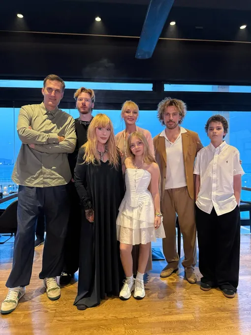 Алла Пугачева в кругу семьи