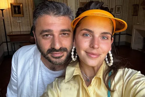 «Я перевел тебе всю зарплату»: Сарик Андреасян с юмором поздравил Лизу Моряк с праздником «Я перевел тебе всю зарплату»: Сарик Андреасян с юмором поздравил Лизу Моряк с праздником