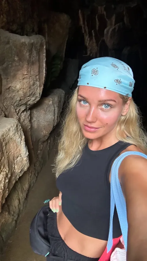 Кристина Асмус показала загорелое тело