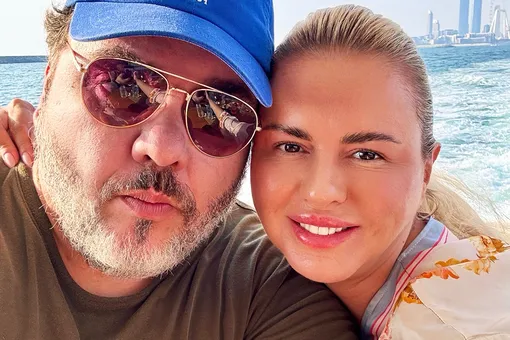 «У нас тут такое творится на вилле!»: Анна Семенович наняла для женатого бойфренда полуголых танцовщиц в Таиланде «У нас тут такое творится на вилле!»: Анна Семенович наняла для женатого бойфренда полуголых танцовщиц в Таиланде