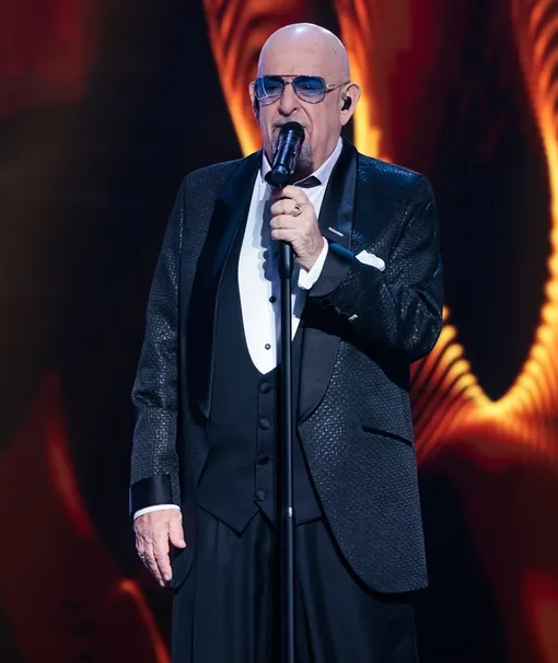 Михаил Шуфутинский на сцене