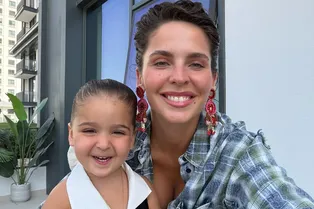 «Когда звезда с самого детства»: дочь беременной Лизы Моряк очаровала публику на премьере шоу «Русалочка»