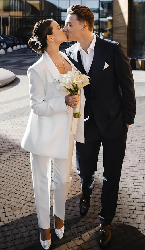 Катя Жужа и Артем Маркелов поженились в России в 2020-м Катя Жужа и Артем Маркелов поженились в России в 2020-м