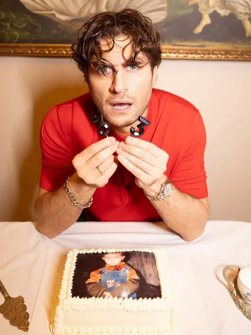 Дава показал свое детское фото