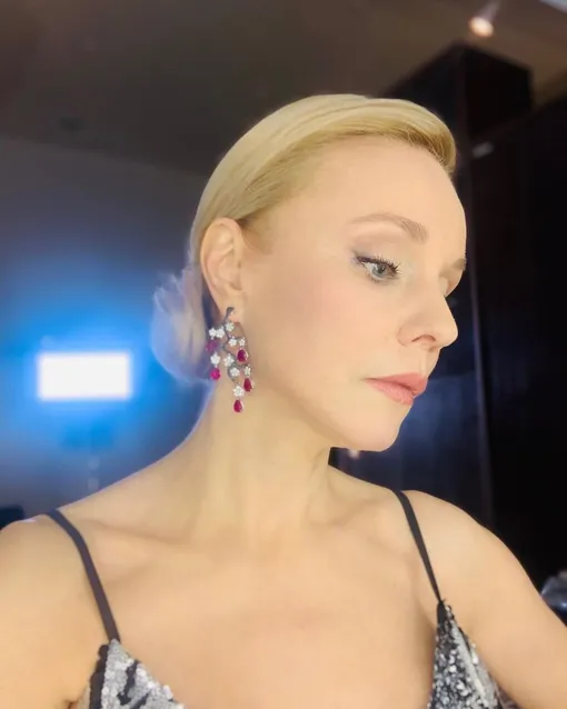 Марина Зудина в откровенном наряде