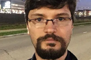 Жестоко убившего бабушку и сводного брата пасынка Стаса Намина приговорили к 18 годам колонии строгого режима