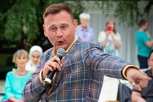 «Сестренки очень похожи»: Степан Меньщиков показал троих детей от разных жен «Сестренки очень похожи»: Степан Меньщиков показал троих детей от разных жен