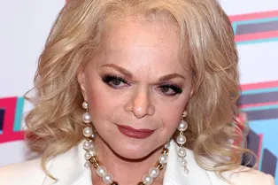 Передавшую мошенникам миллионы рублей Ларисы Долиной женщину оставили в СИЗО