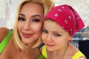 «Мы с Машей боимся ее»: Лера Кудрявцева пожаловалась на няню дочери