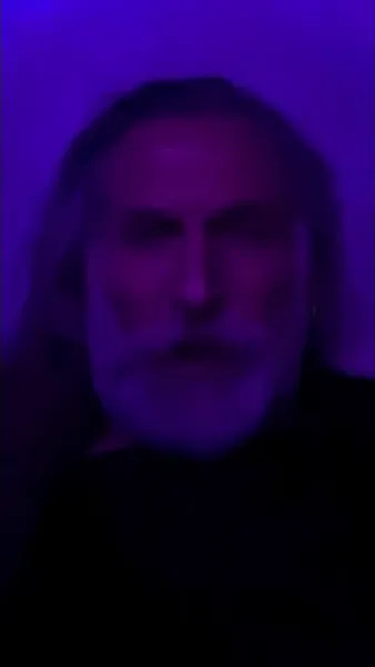 Нажми и смотри