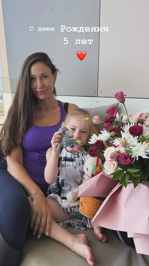 Елена Товстик в день рождения дочери упрекнула бывшего мужа Елена Товстик в день рождения дочери упрекнула бывшего мужа