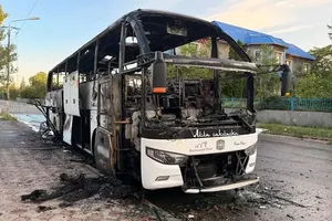 Погибли 7 человек: опубликовано видео момента удара беспилотника по рейсовому автобусу Москва — Симферополь в Енакиево