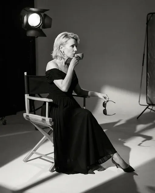 Наталья Ветлицкая позировала с чашкой в руках