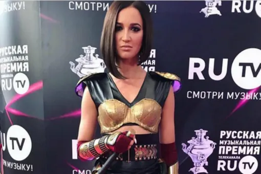 Доспехи самурая или гладиатора? Ольга Бузова произвела фурор на премии RU TV Доспехи самурая или гладиатора? Ольга Бузова произвела фурор на премии RU TV